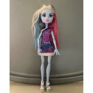 Monster High Scaris City Of Fright Abby Bominable Doll